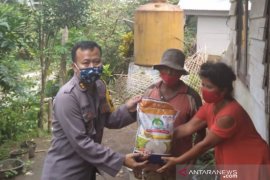 Polres Minahasa Tenggara bantu bahan pangan bagi warga transmigrasi