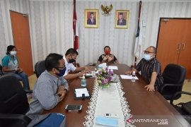 Warga positif COVID-19 sebaiknya didampingi