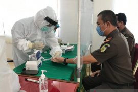 Kejari Gianyar tes COVID-19 seluruh pegawainya