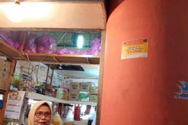 Cara unik Pemkot Padang buktikan pedagang yang negatif COVID-19