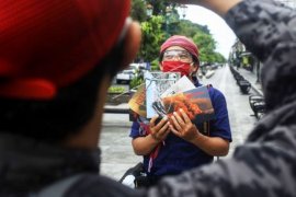 Jual Buku Untuk Bantu Warga Terdampak COVID-19 Page 1 Small