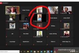 Diskusi virtual putusan Bongku disusupi pria eksebionis