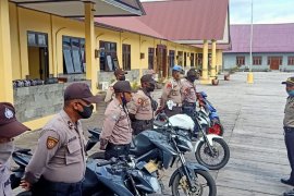 Polres Asmat gelar patroli imbau warga waspadai virus corona