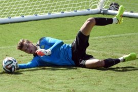 Kiper Australia Langerak dinyatakan positif COVID-19 di Jepang