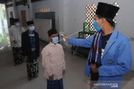 SANTRI KEMBALI KE PONDOK PESANTREN