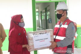 PT Kideco Serahkan Bantuan Alat Rapid Test dan APD RSUD Panglima Sebaya