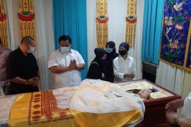 Bupati Labura melayat adik mertuanya ke Medan