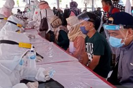 Ratusan karyawan Plaza Marina ikuti "rapid test" massal