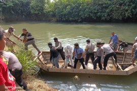 Warga Payakumbuh dikagetkan penemuan jasad bayi diduga lahir prematur di aliran Sungai Batang Agam