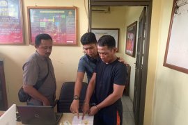 Sempat buang barang bukti,  pegawai honorer Kantor Camat Bantan diringkus Polisi