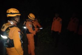 Seorang pencari kerang diduga hilang di pantai Pukan Bangka