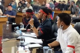 Datangi DPRK Bener Meriah massa tuntut kinerja dan tanggungjawab pemerintah daerah