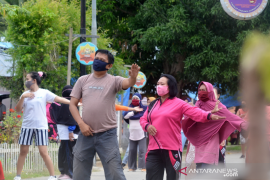 Warga Desa Cisadane-Gorontalo Utara jaga kebugaran dengan senam poco-poco