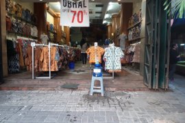 Warga siapkan alat pelindung diri tambahan hadapi normal baru