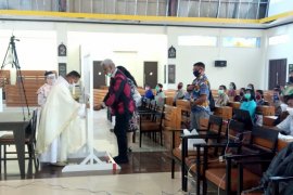 Gereja Katolik Sempan Timika terapkan protokol kesehatan gelar misa