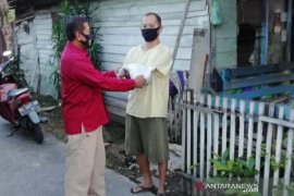 Warga sekitar Asrama Polisi Mulawarman terima bantuan beras Kapolri