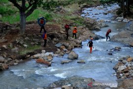 Pencarian korban longsor hari ketiga Page 1 Small