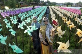 Wisata kebun kincir angin "Rainbow Garden" di Gowa  Page 1 Small