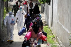 EVAKUASI SUAMI ISTRI TANPA GEJALA POSITIF COVID-19 Page 1 Small