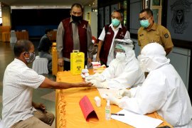 Unhas Makassar gelar tes cepat massal