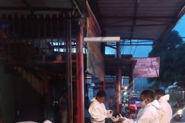 Tim URC Polresta-UP2KP evakuasi delapan pasien COVID-19