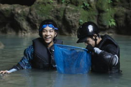 Kunjungi Indonesia, Lee Seung-gi &amp; Jasper Liu sambangi Gua Jomblang hingga Prambanan