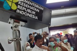Petugas  Kantor Kesehatan Pelabuhan Batam terinfeksi virus  corona