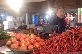 Pedagang Pasar Raya Solok keluhkan rendahnya daya beli masyarakat meski harga sejumlah komoditi sudah turun