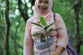 Sri Naida, S.SI,MPA yang selalu merasa prihatin jika terjadi bencana