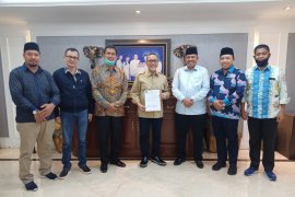 DPP PAN terbitkan SK Alfedri-Husni untuk Pilkada Siak 2020