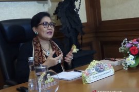 Dramawan Putri Suastini Koster ajak seniman berkarya ditengah pandemi COVID-19