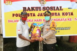 Kapolresta Jayapura berikan sembako warga di perbatasan RI-PNG