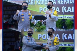 Video - Kapolda Kalsel serahkan dua unit kendaraan operasional untuk Satuan Brimob