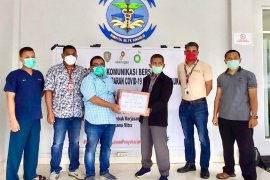 SKK Migas-industri hulu serahkan 500 alat tes cepat untuk Pemprov Maluku