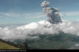 Status Gunung Merapi tetap waspada