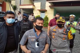 Anggota polisi dibacok orang tak dikenal