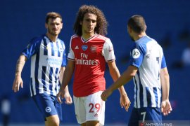 Gelandang Arsenal  Guendouzi terhindar  sanksi FA usai cekik pemain Brighton