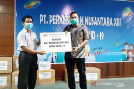 PTPN XIII salurkan bantuan APD dari PTPN XIV untuk dua rumah sakit