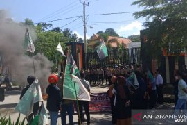 HMI Kolaka demo tolak TKA di Sultra