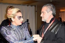 Lady Gaga  kado sekotak Oreo untuk ayah