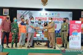 Dukung Pencegahan COVID-19, Wuling Kumala Donasikan Ribuan Masker di Kendari