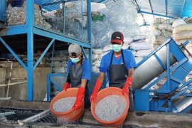 Baik Mana, Pelarangan Kantong Plastik Atau Bijak Berplastik?