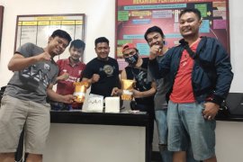 Polsek Entikong tangkap tersangka penyelundup 2,9 kilogram sabu