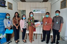 BPJS Ketenagakerjaan KCP Humbahas serahkan bantuan APD ke RSUD Doloksanggul