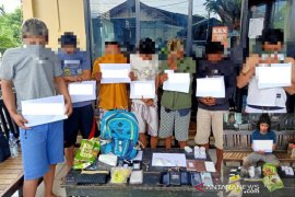 Polisi ringkus delapan pelaku narkoba dengan babuk hampir 1 kilogram