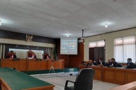 Akademisi : Pemberhentian Bupati Bengkalis sebaiknya tunggu inkrach