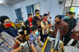 Sidak DPRD Riau ke SMAN 8 diwarnai protes polemik PPDB zonasi