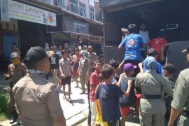 Asik main game online, Satpol PP Aceh Timur tangkap belasan pelajar di warnet