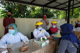 Ratusan anggota PPS Pariaman jalani tes cepat sebelum laksanakan verifikasi faktual Pilkada Sumbar