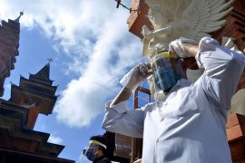 Persiapan normal baru Gereja di Denpasar